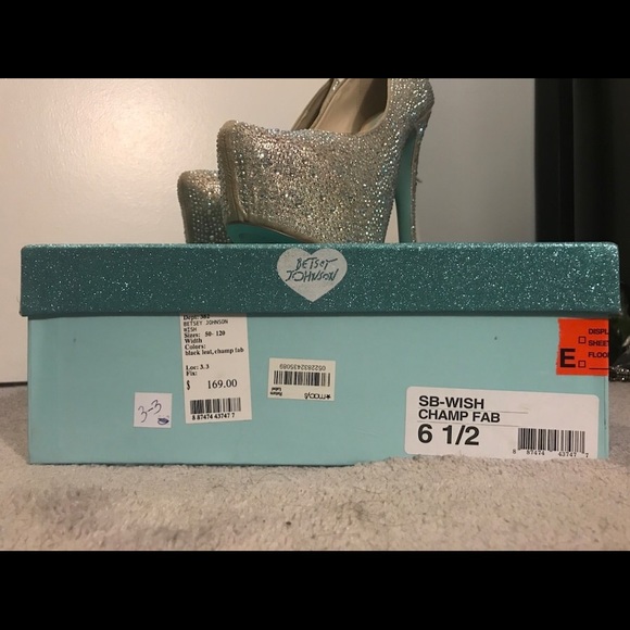 Champagne Betsey Johnson Wish Bridal Shoe Size 6.5 - Picture 8 of 8